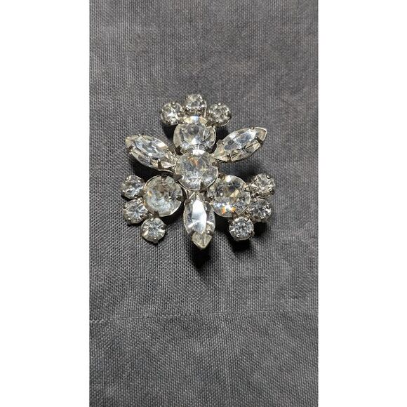 Vintage Kramer of New York Starburst Combination Cut Rhinestone Pin Rare Find - Picture 6 of 13